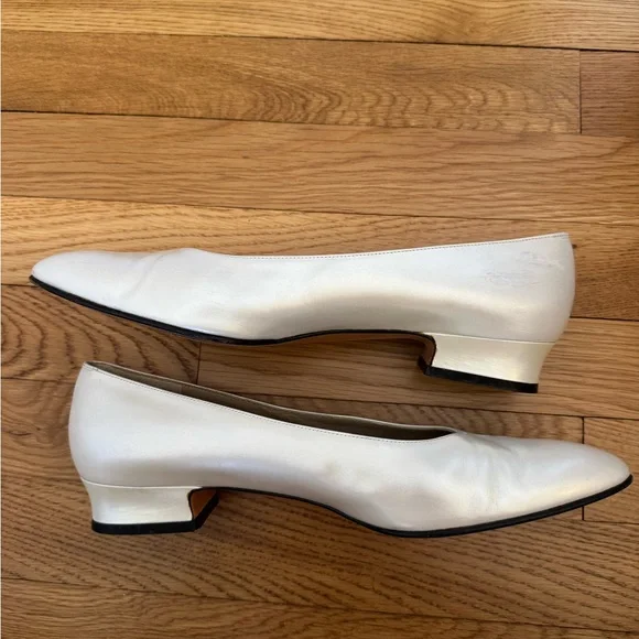 Ferragamo Women White Pumps size 9.5 - Picture 10 of 12